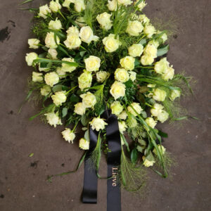 Rouwstuk van rozen en div. groen XL