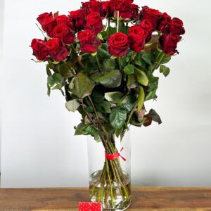 25 Red Naomi